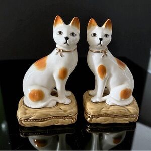 Andrea by Sadek 2 VTG Staffordshire Style ceramic cat figurines
